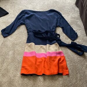 Navy long sleeve dress with tie belt and button detail on back